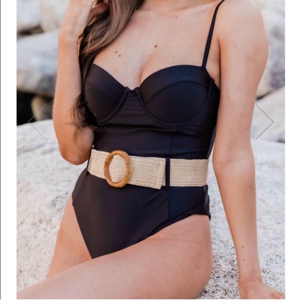 PINK LILY SWIM BLACK W/ BELT SIZE MEDIUM